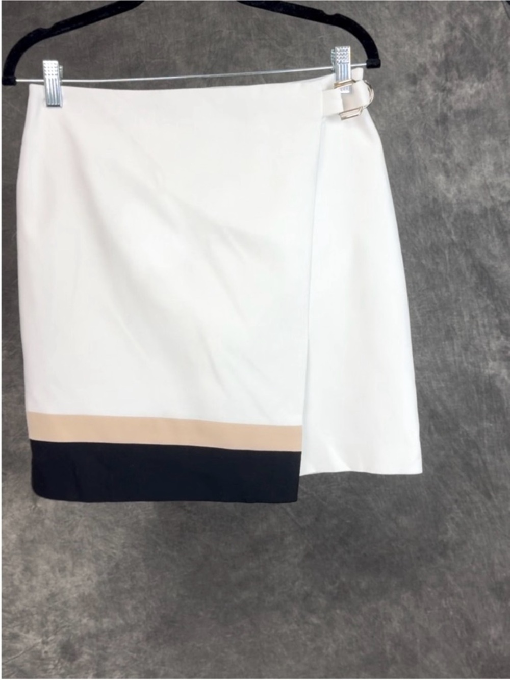 White House Black Market Colorblock Wrap Skirt Size 4 Cream Black Side Buckle